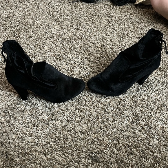 Heeled ankle boots - Picture 3 of 3